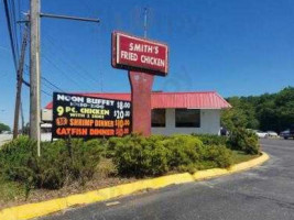 Smith's Fried Chicken outside