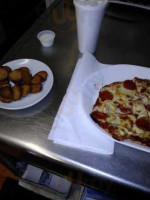 Parkers Pizzeria food