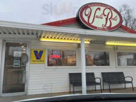 Uncle Bob's Homemade Ice Cream outside