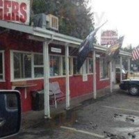 Mr Beefys Drive In outside