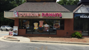 Dunkin' Donuts outside