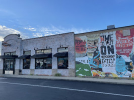 Schlotzsky's Cinnabon outside