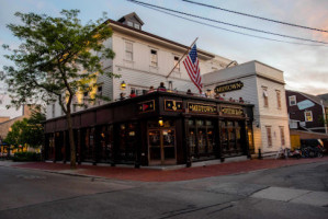 Midtown Oyster outside