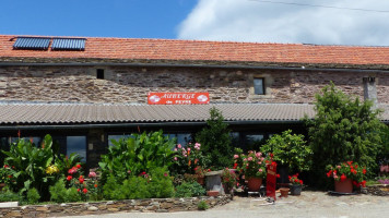 Auberge de Peyre outside