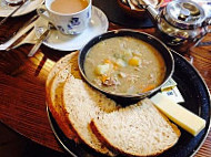 Old Schoolhouse Tearoom, Aberdulais food