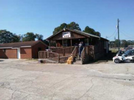 Coolie's Bbq outside