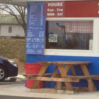 Hank's Drive-in outside