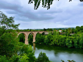 La Tourelle Saint Loup food