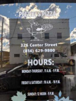 Peezer's Pizza outside