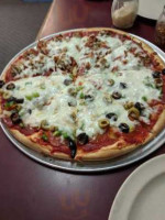 Carl's Pizza food