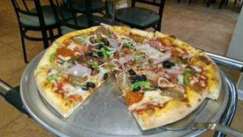 Queenstown Pizzeria food