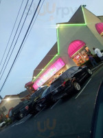 Baskin-robbins outside