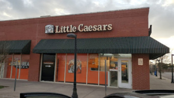 Little Caesars Pizza outside