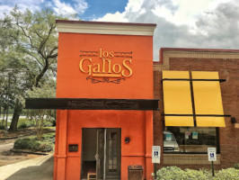 Los Galos outside