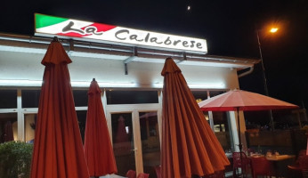 La Calabrese outside