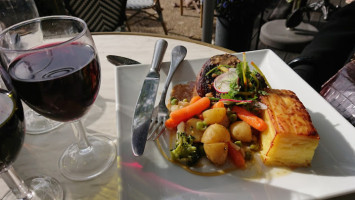 La Terrasse De L'Étang food