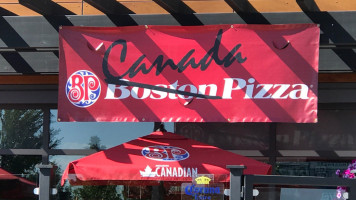 Boston Pizza outside