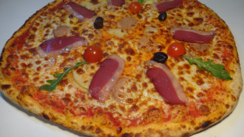 Pizza Lolorico food