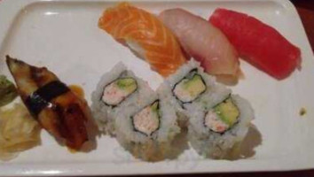 Hanami Sushi food