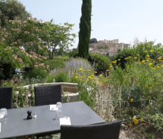 Jardin Méditerranéen (piscine Naturelle, Grillades Salades) food