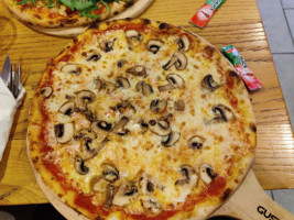 Plaza Pizza food