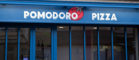 Pomodoro Pizza inside