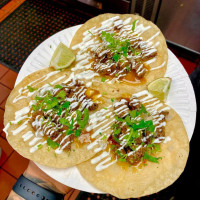 Sancho's Tacos food