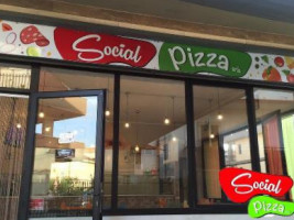 Social Pizza food