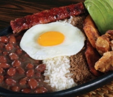 Tres Cuartos Parrilla Express food