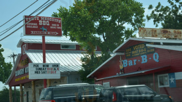 Wingman Brothers Smoke House outside