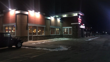 Boston Pizza outside