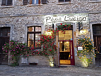 Pepe Lucien outside