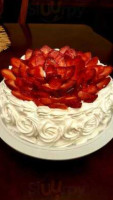 Cecy's Cakes food