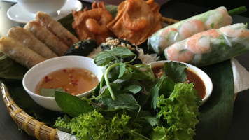 Saigon Com Nieu food