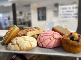 Miranda's Bakery food