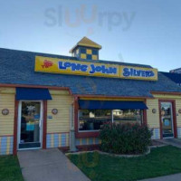 Long John Silver's outside