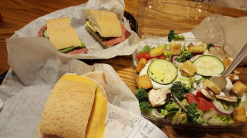 Lindy's Subs Salads Onalaska food