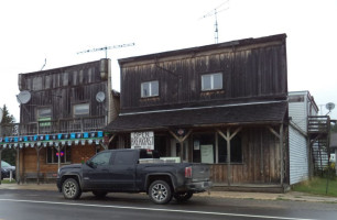 Trout Lake Tavern outside