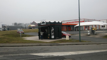 Le Kiosque à Pizzas outside