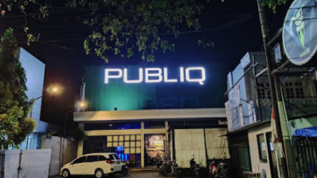 Publiq Dine Wine inside