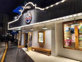 Bubba Gump Shrimp Co. outside