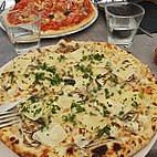 Favolsa Pizza food