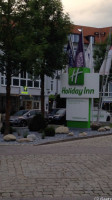 Leonardo · Holiday Inn outside