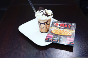 O'may Pizza inside