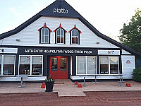 Piatto Pizzeria outside