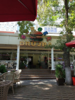 Drujba Burger inside