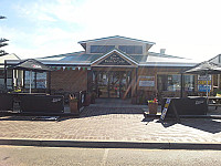 Toun Beach Cafe outside