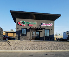 Quiznos outside