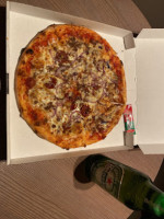 Reine Pizza food