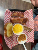 Smokin Joe’s Bbq And Pizzeria food